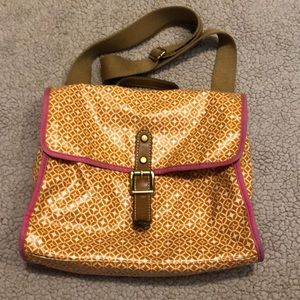Adorable lightweight butterscotch Fossil crossbody
